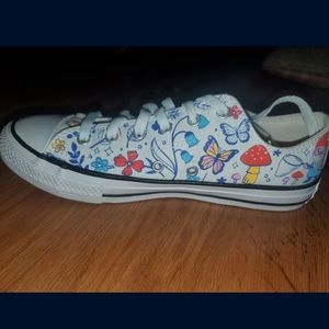 Converse size 6y runs a bit large